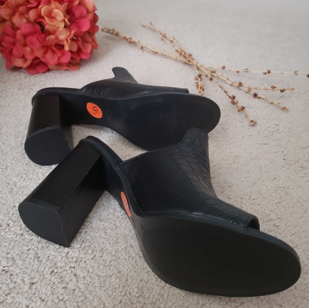 Shoes - Picture 4 of 6